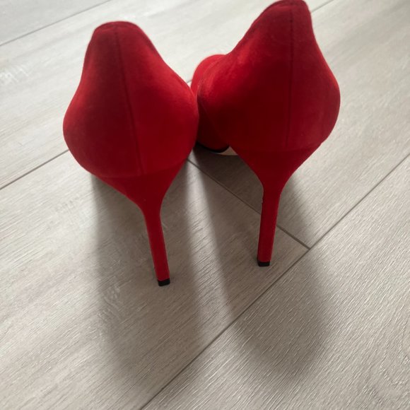 Manolo Blahnik suede Red rounded toe pumps - Picture 2 of 3